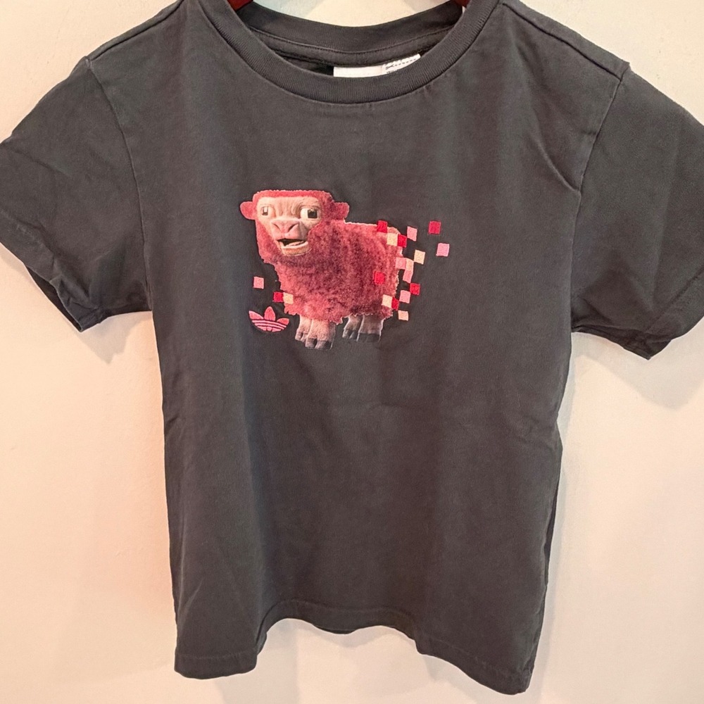 Adidas x A Minecraft Movie Pink Sheep Graphic T-Shirt‎ Kids Small JZ9937 Grey
